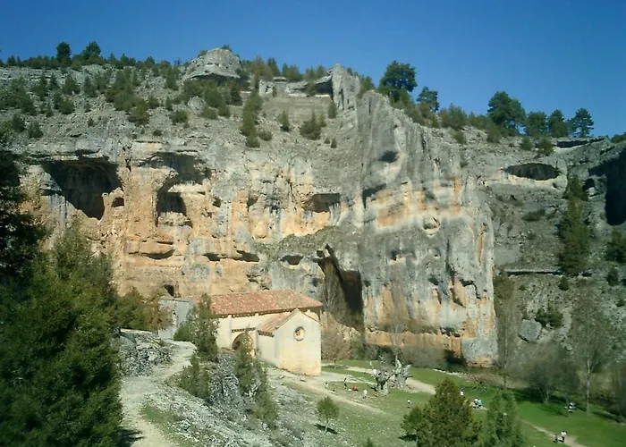 Fuente Del Pino Canon De Rio Lobos