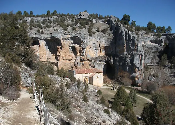 Fuente Del Pino Canon De Rio Lobos