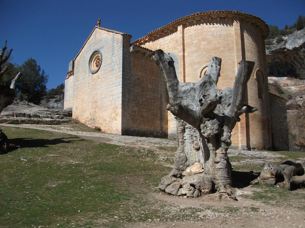 Fuente Del Pino Canon De Rio Lobos *